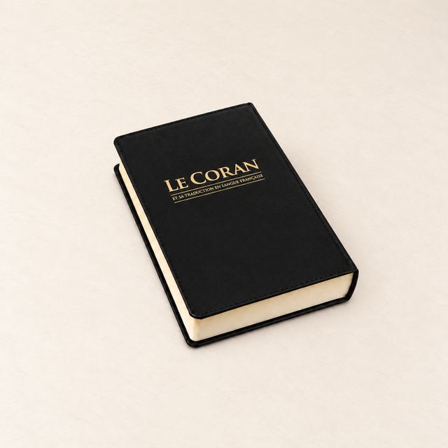 Le Coran, couverture noire sobre, titre doré